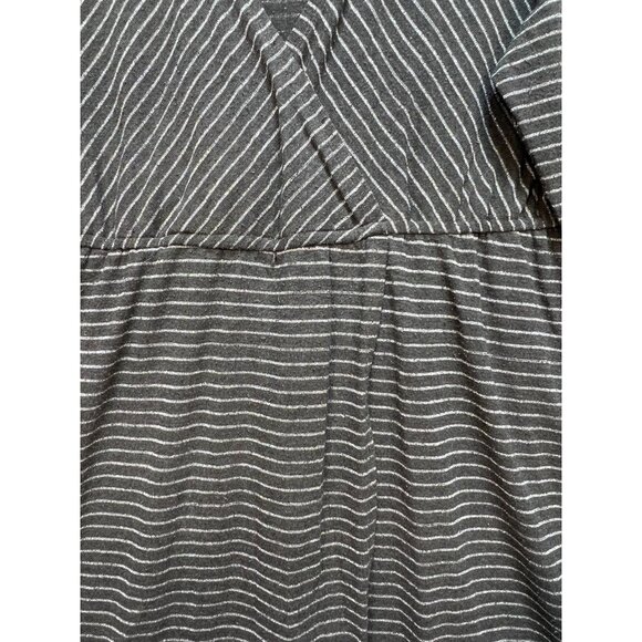 Torrid Womens Metallic Surplice Midi Dress Long Sleeve Size 2 Gray Silver Stripe - Picture 8 of 12